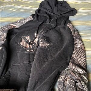 Hoodie Camouflage, sweat shirt
Plus 6 pair mens insulated pants